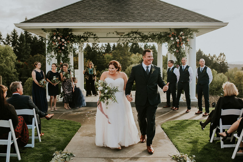 Oswego Hills Vineyard & Winery Wedding| Hazelwood Photo | Peachy Keen Coordination